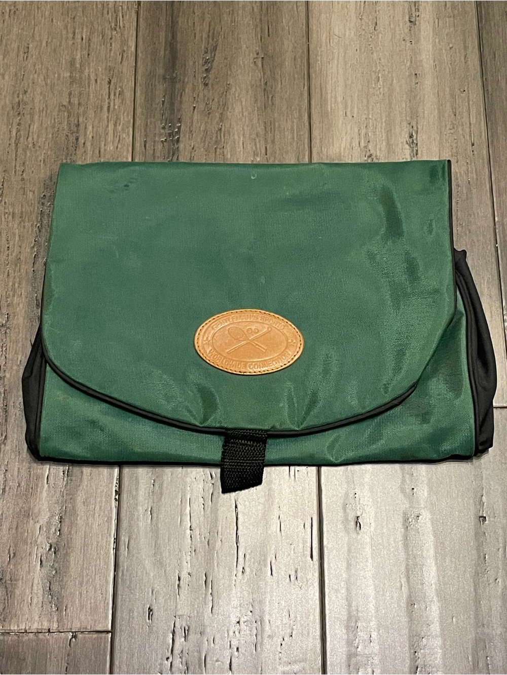 Vintage Gentleman’s Sports Worldwide Connection Golf Travel Organizer Bag